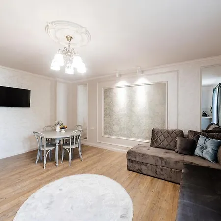 Lux On Duhnovicha Street .free Parking. Apartmán Užhorod