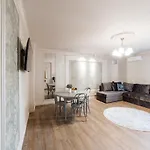 Apartman Lux On Duhnovicha Street .free Parking. Ungvár